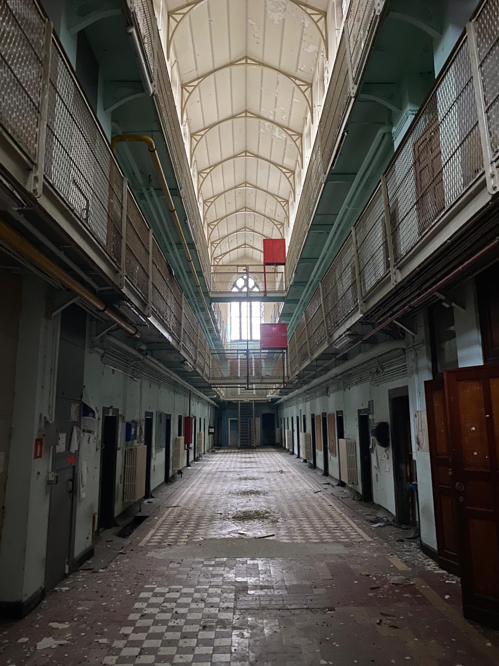 Nieuwe stadskanker of nieuwe stadswijk? Vooruit.brussels vraagt federale overheid snelle tijdelijke invulling voor voormalige gevangenis van Vorst